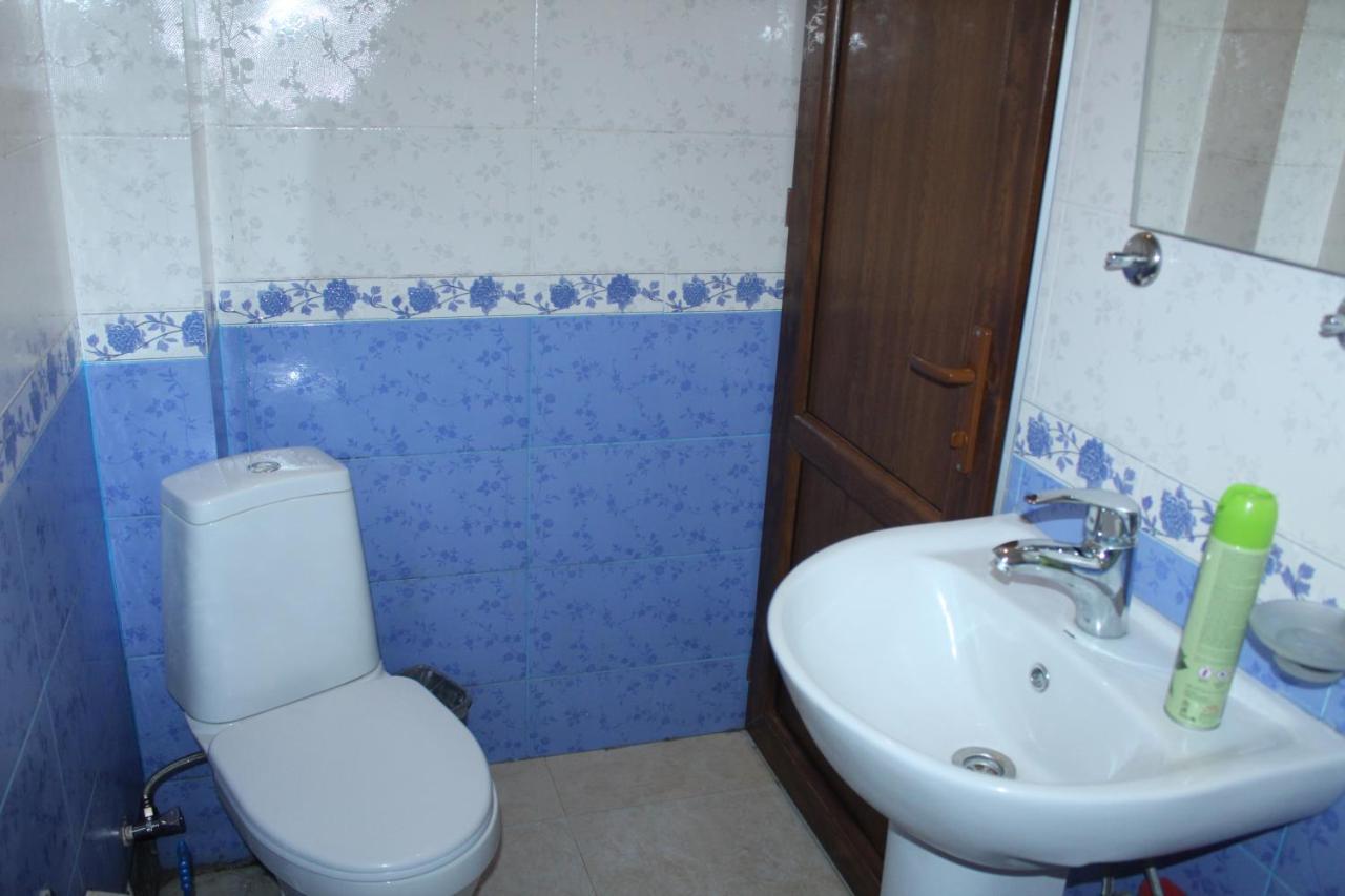 Roza Guesthouse Stepantsminda Exterior photo
