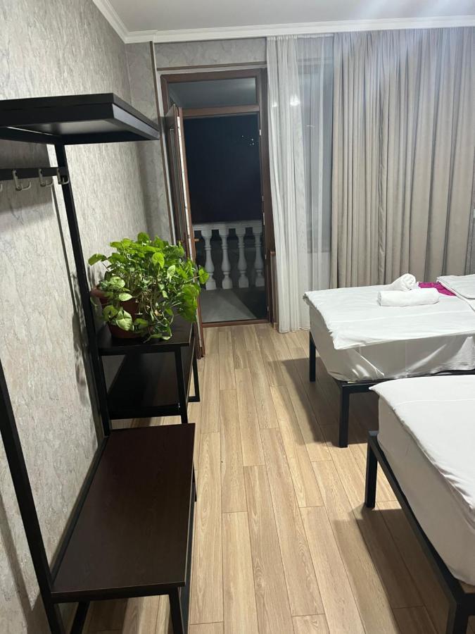 Roza Guesthouse Stepantsminda Exterior photo