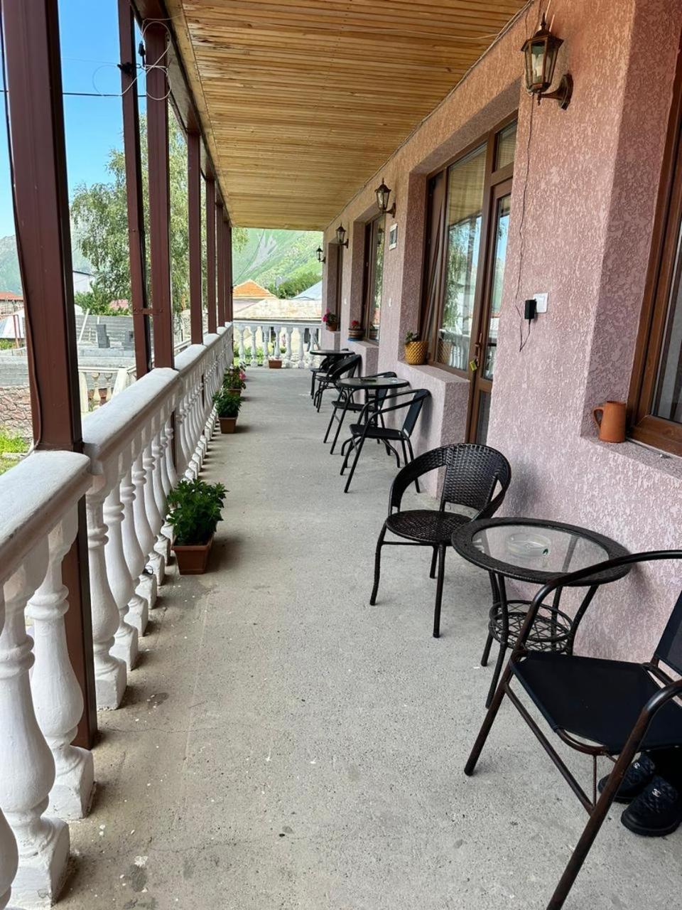Roza Guesthouse Stepantsminda Exterior photo