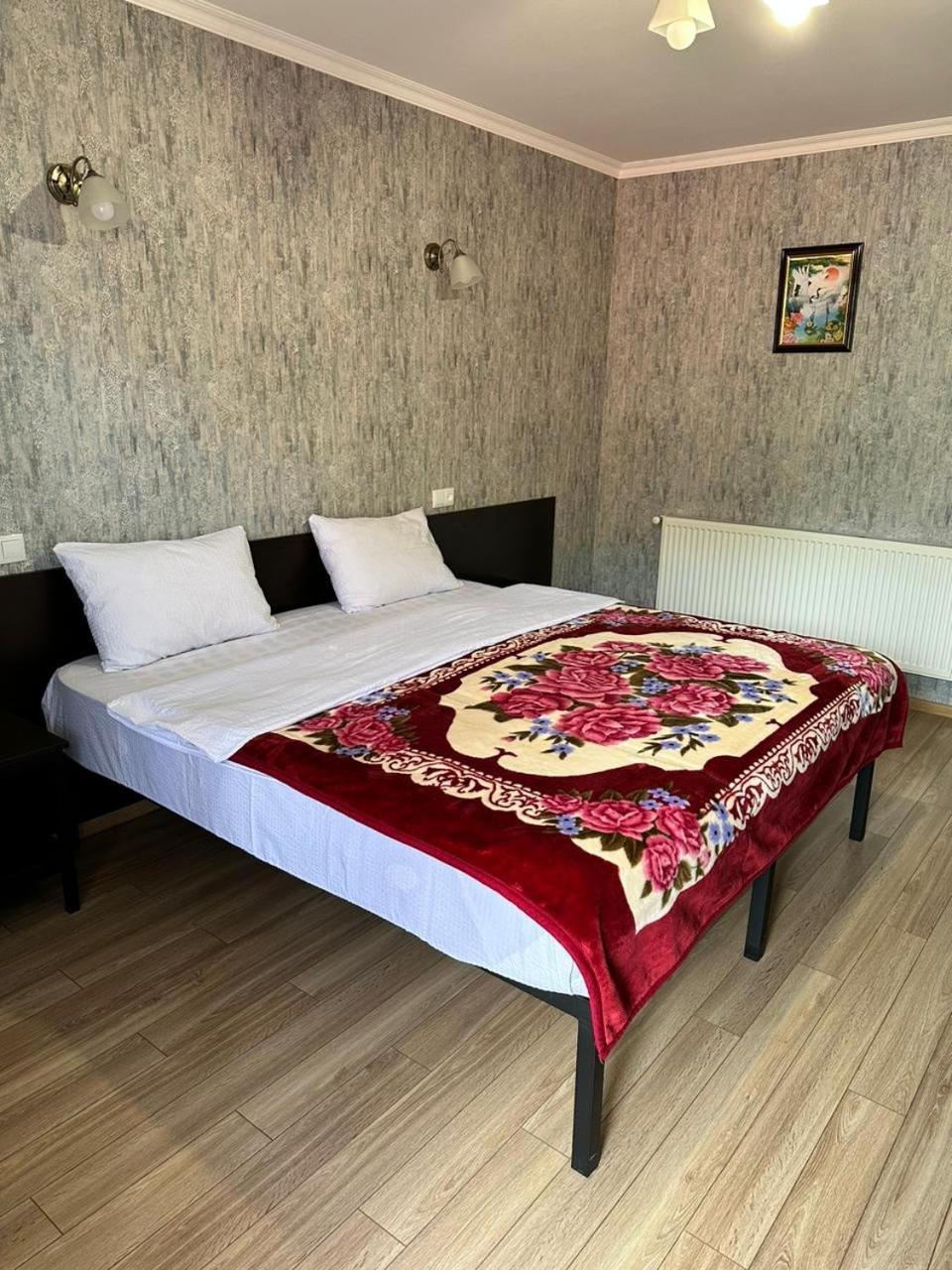 Roza Guesthouse Stepantsminda Exterior photo