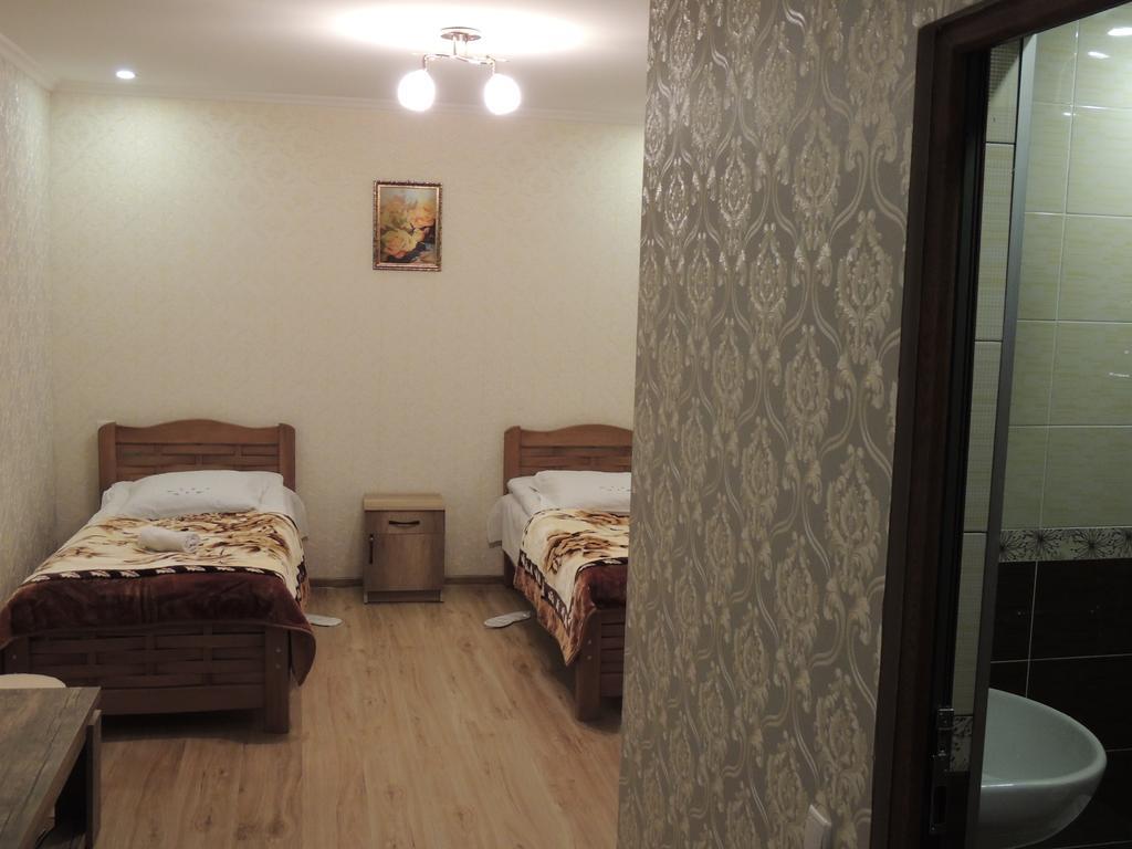Roza Guesthouse Stepantsminda Exterior photo