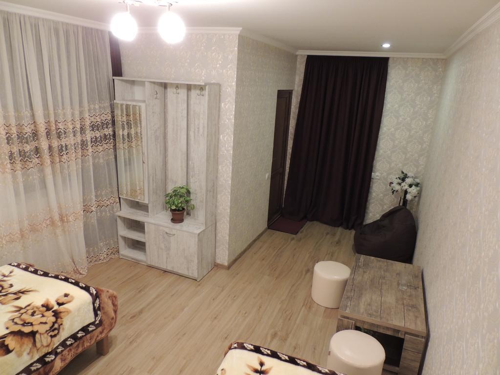 Roza Guesthouse Stepantsminda Exterior photo