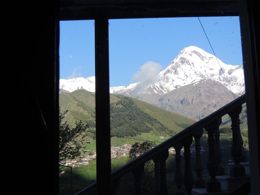 Roza Guesthouse Stepantsminda Exterior photo